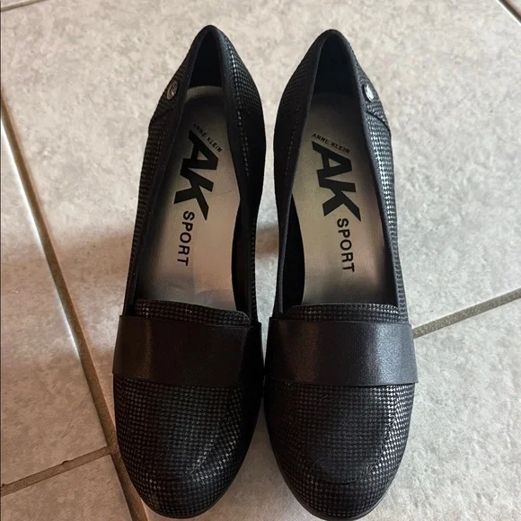 AK Sport Black Heels - Picture 2 of 2